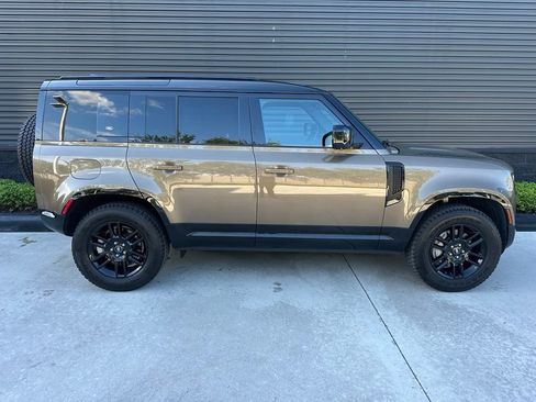 Used 2023 Land Rover Defender 110 X-Dynamic SE AWD/4WD image 11