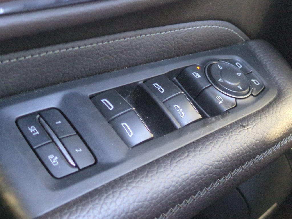 Used 2023 GMC Yukon Denali AWD/4WD image 28