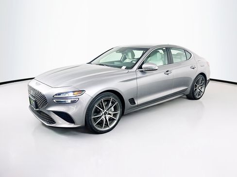Used 2025 Genesis G70 2.5T RWD image 3