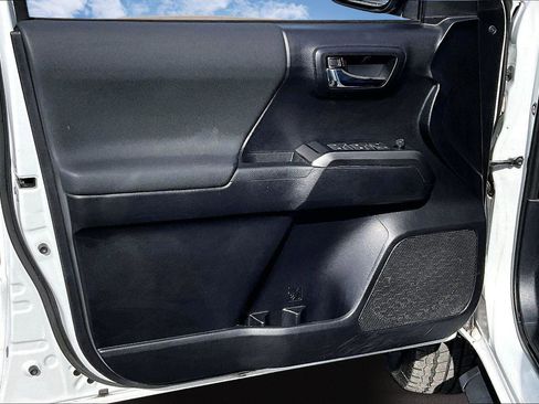 Used 2019 Toyota Tacoma TRD Off-Road image 22