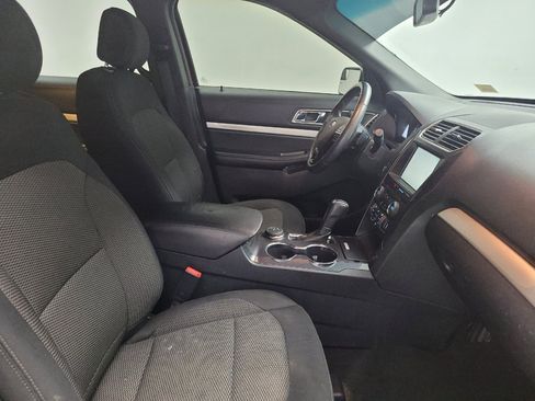 Used 2016 Ford Explorer XLT w/ Equipment Group 201A AWD/4WD image 21