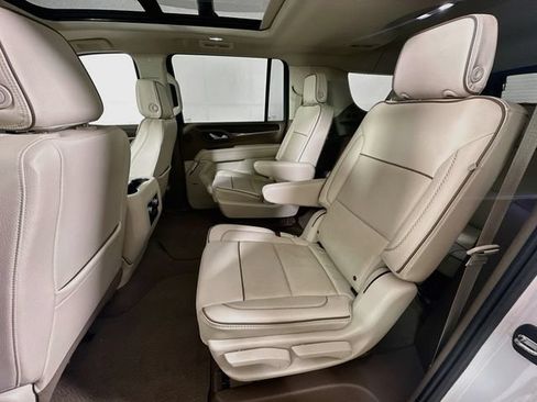 Used 2023 GMC Yukon XL Denali AWD/4WD image 32