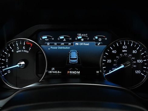 Used 2018 Ford Expedition XLT w/ Equipment Group 202A AWD/4WD image 18