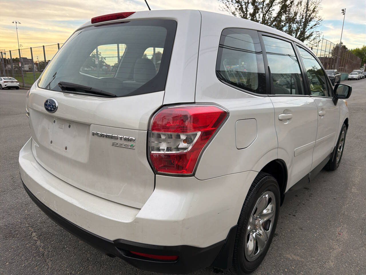 Used 2014 Subaru Forester 2.5i AWD/4WD image 4