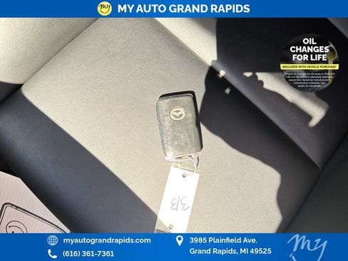 Used 2020 MAZDA MAZDA3 Hatchback w/ Preferred Package FWD image 34
