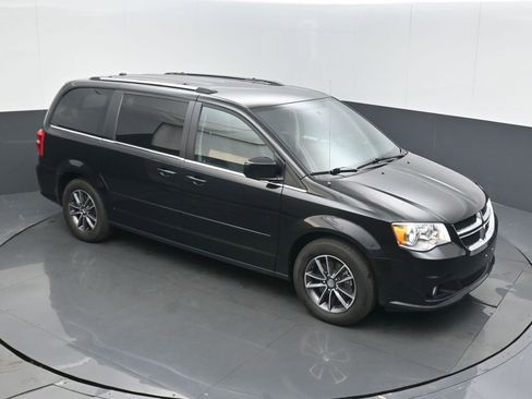 Certified 2017 Dodge Grand Caravan SXT image 33