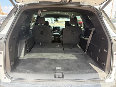 Certified 2023 Chevrolet Traverse LT FWD image 40