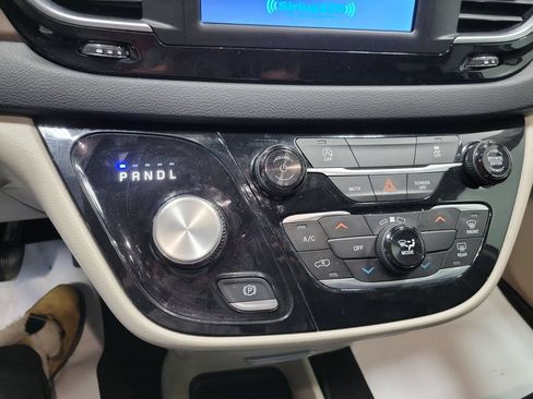 Used 2023 Chrysler Voyager LX FWD image 44