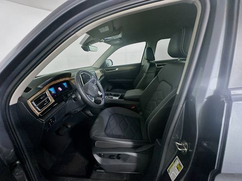 Used 2025 Volkswagen Atlas SE FWD image 13