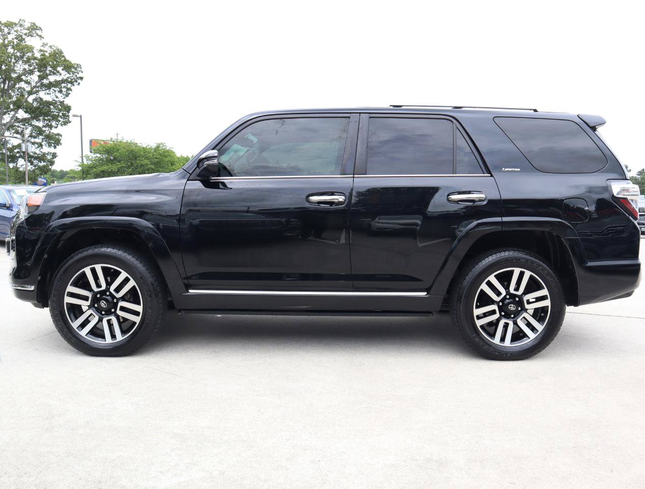 Used 2016 Toyota 4Runner Limited AWD/4WD image 3