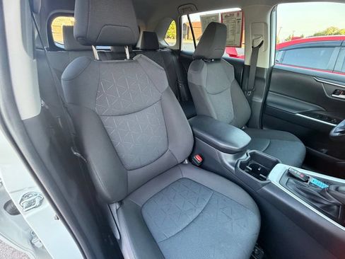 Used 2025 Toyota RAV4 XLE AWD/4WD image 42