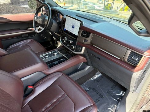 Used 2023 Ford Expedition Max Limited image 34