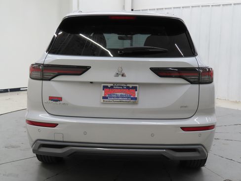 New 2026 Mitsubishi Outlander SEL image 4