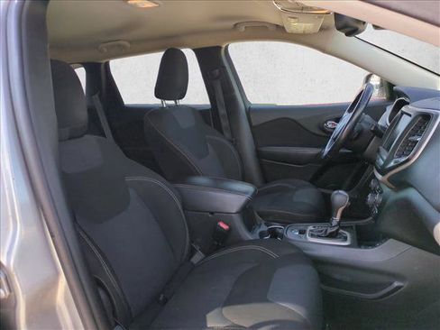 Used 2016 Jeep Cherokee Latitude w/ Comfort/Convenience Group image 19