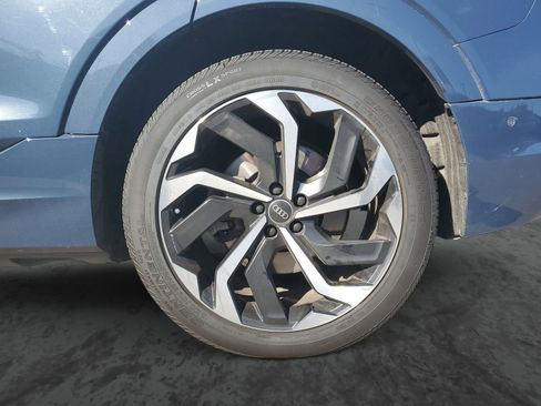 Used 2024 Audi Q8 e-tron Premium Plus image 5