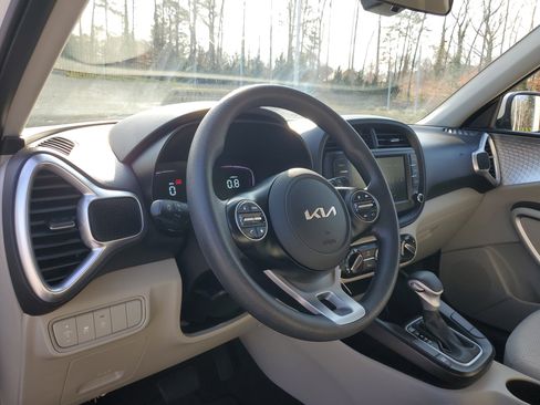 Used 2025 Kia Soul LX w/ LX Technology Package image 16