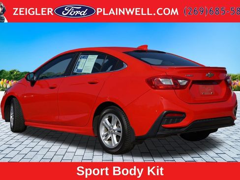 Used 2016 Chevrolet Cruze LT w/ Sun And Sound Package FWD image 3