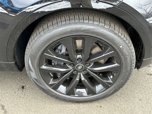 New 2026 Land Rover Discovery Limited Edition image 7