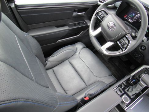 Used 2025 Toyota Tundra Platinum AWD/4WD image 34