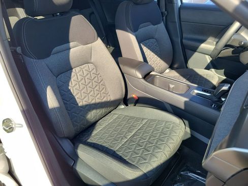 Used 2025 Nissan Kicks SV image 18