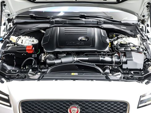 Used 2017 Jaguar XF Premium image 11