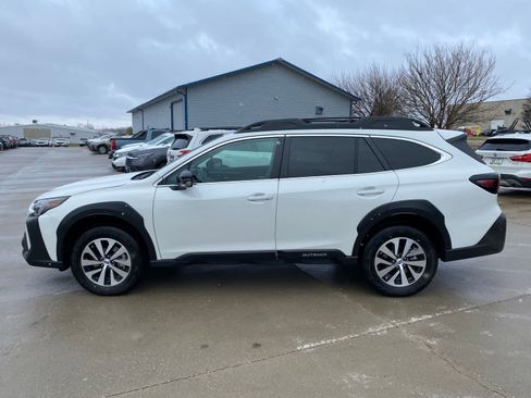 Used 2025 Subaru Outback Premium w/ Popular Package #1A image 3