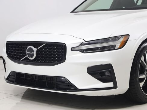 Used 2024 Volvo S60 B5 Plus AWD/4WD image 46