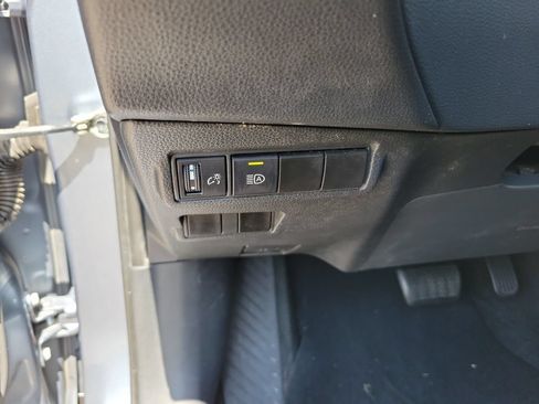 Used 2024 Toyota Corolla Cross LE w/ Moonroof Package FWD image 28