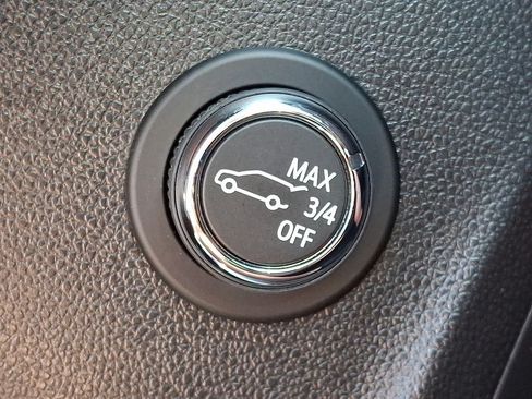 Used 2023 Buick Envision Essence AWD/4WD image 25