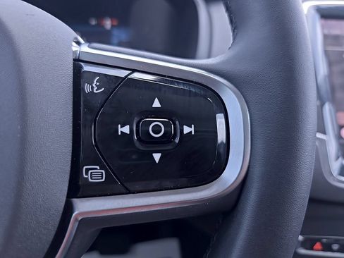 Certified 2025 Volvo XC90 B5 Core AWD/4WD image 27
