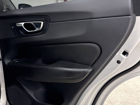 Used 2025 Volvo XC60 B5 Plus image 19