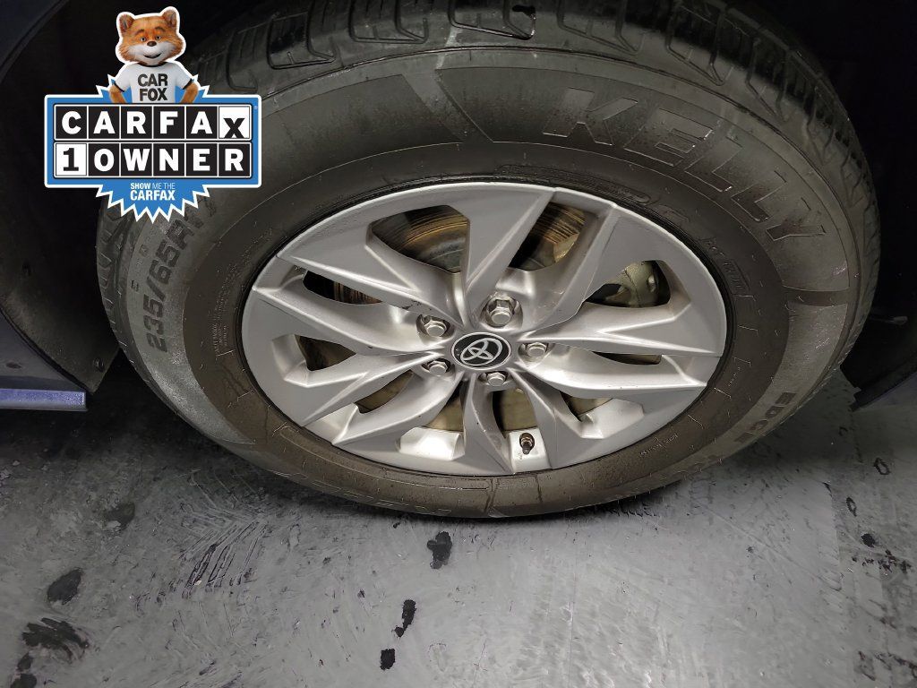 Used 2022 Toyota Sienna XLE FWD image 12