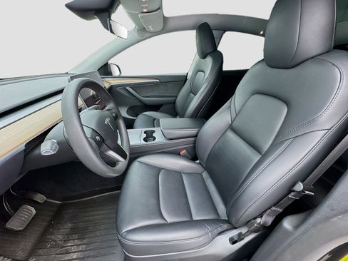 Used 2024 Tesla Model Y Long Range image 13