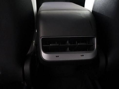 Used 2024 Tesla Model Y Long Range AWD/4WD image 52