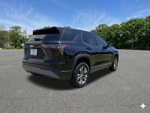 Used 2025 Chevrolet Equinox LT AWD/4WD image 9