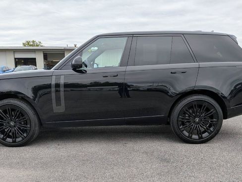 Used 2025 Land Rover Range Rover SE AWD/4WD image 6