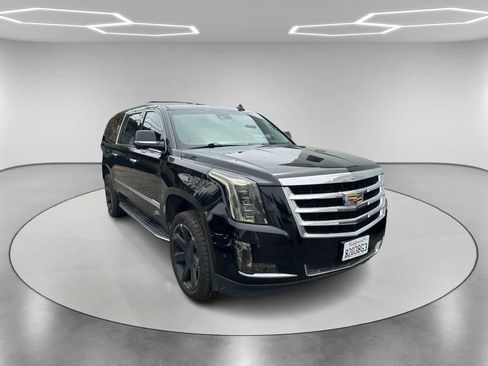 Used 2020 Cadillac Escalade ESV Luxury image 3
