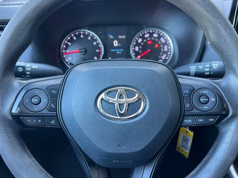 Used 2019 Toyota RAV4 LE FWD image 23