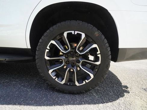 Used 2024 GMC Yukon AT4 w/ Technology Package image 42