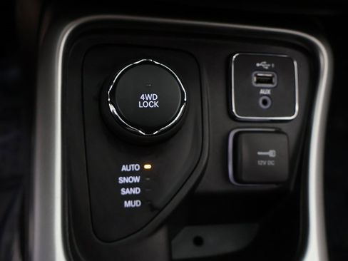 Used 2020 Jeep Compass Latitude w/ Cold Weather Group image 41