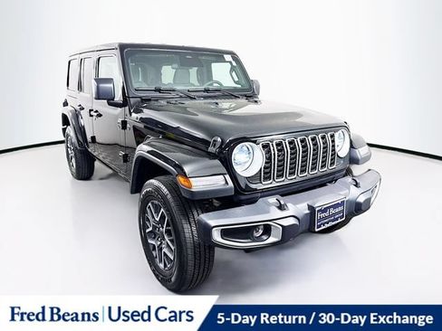 Used 2026 Jeep Wrangler Unlimited Sahara AWD/4WD image 1