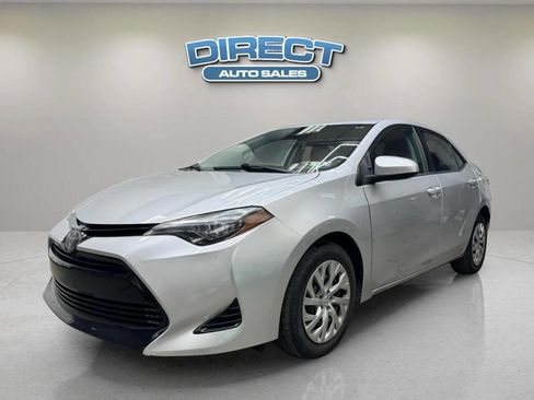 Used 2018 Toyota Corolla LE FWD image 3