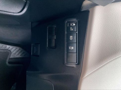 Used 2026 Toyota Corolla Cross L FWD image 33