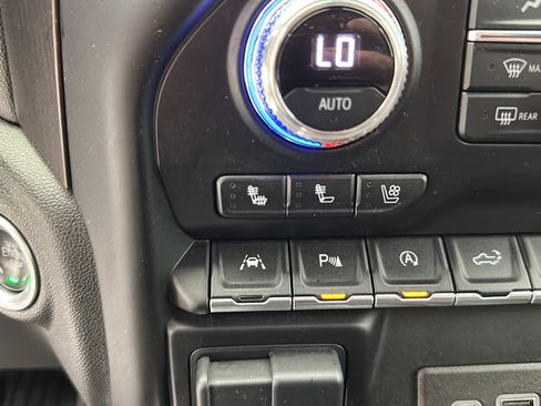 Used 2021 GMC Sierra 1500 AT4 w/ AT4 Premium Package AWD/4WD image 23