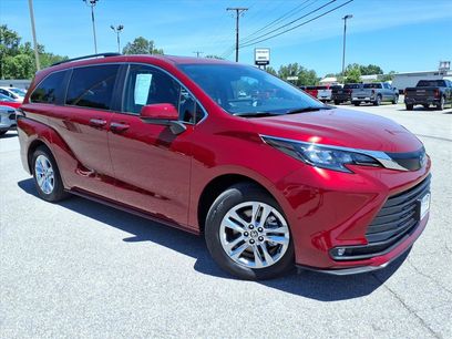 Used 2025 Toyota Sienna XLE w/ XLE Plus Package