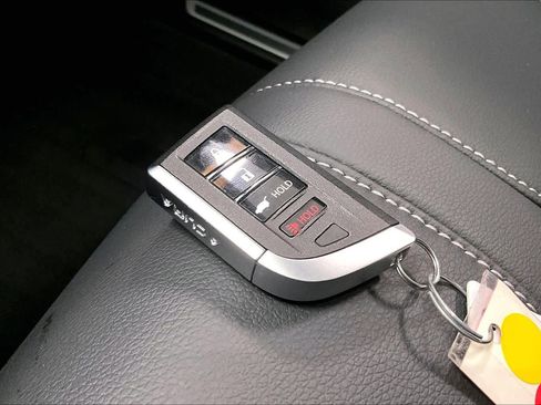 Used 2025 Acura RDX SH-AWD image 18