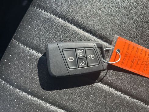 Used 2024 Volkswagen Tiguan SE image 29