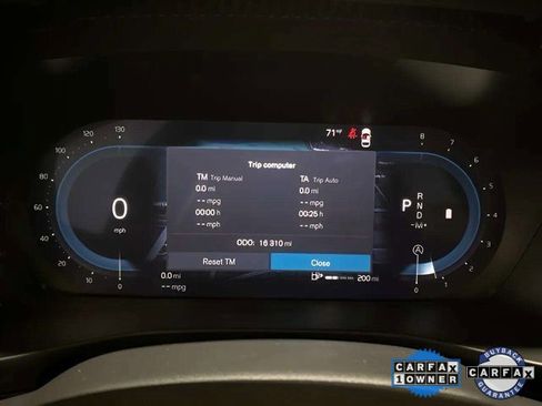 Used 2025 Volvo XC40 B5 Plus image 10