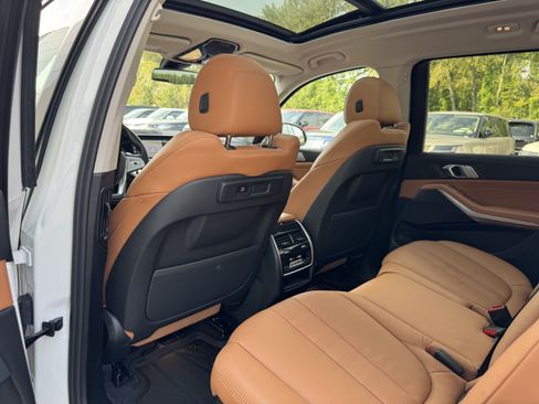 Used 2022 BMW X7 xDrive40i w/ Premium Package AWD/4WD image 27