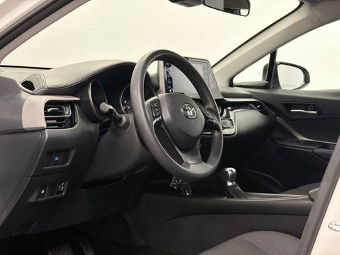 Used 2021 Toyota C-HR LE FWD image 12